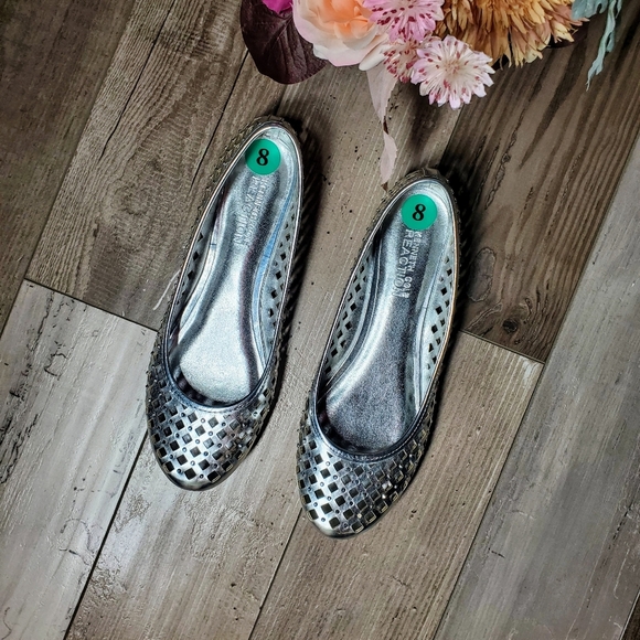 NWT Kenneth Cole Reaction Silver Metallic Sparkle Lattice Ballet Flats Women's - Picture 13 of 15
